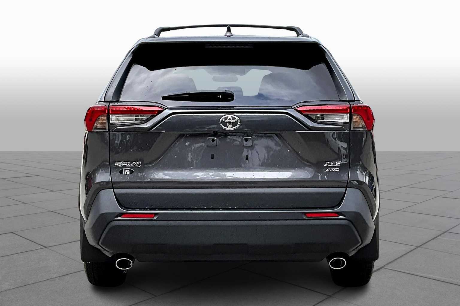 2023 Toyota RAV4 XLE photo 4