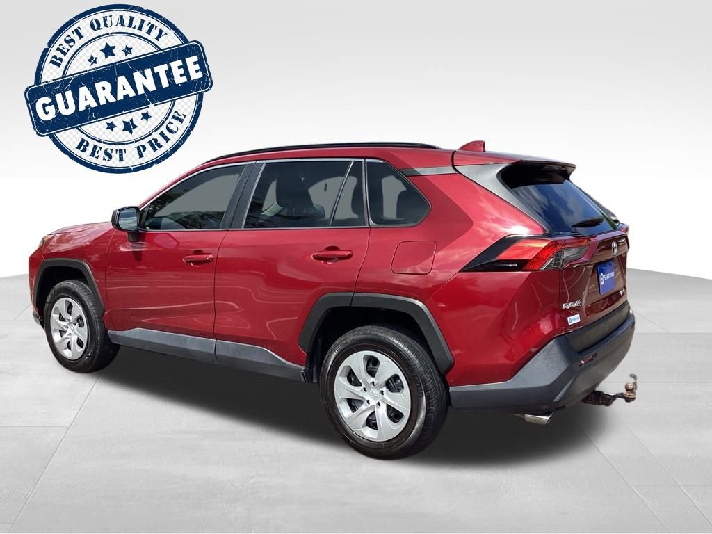 2020 Toyota RAV4 LE photo 5