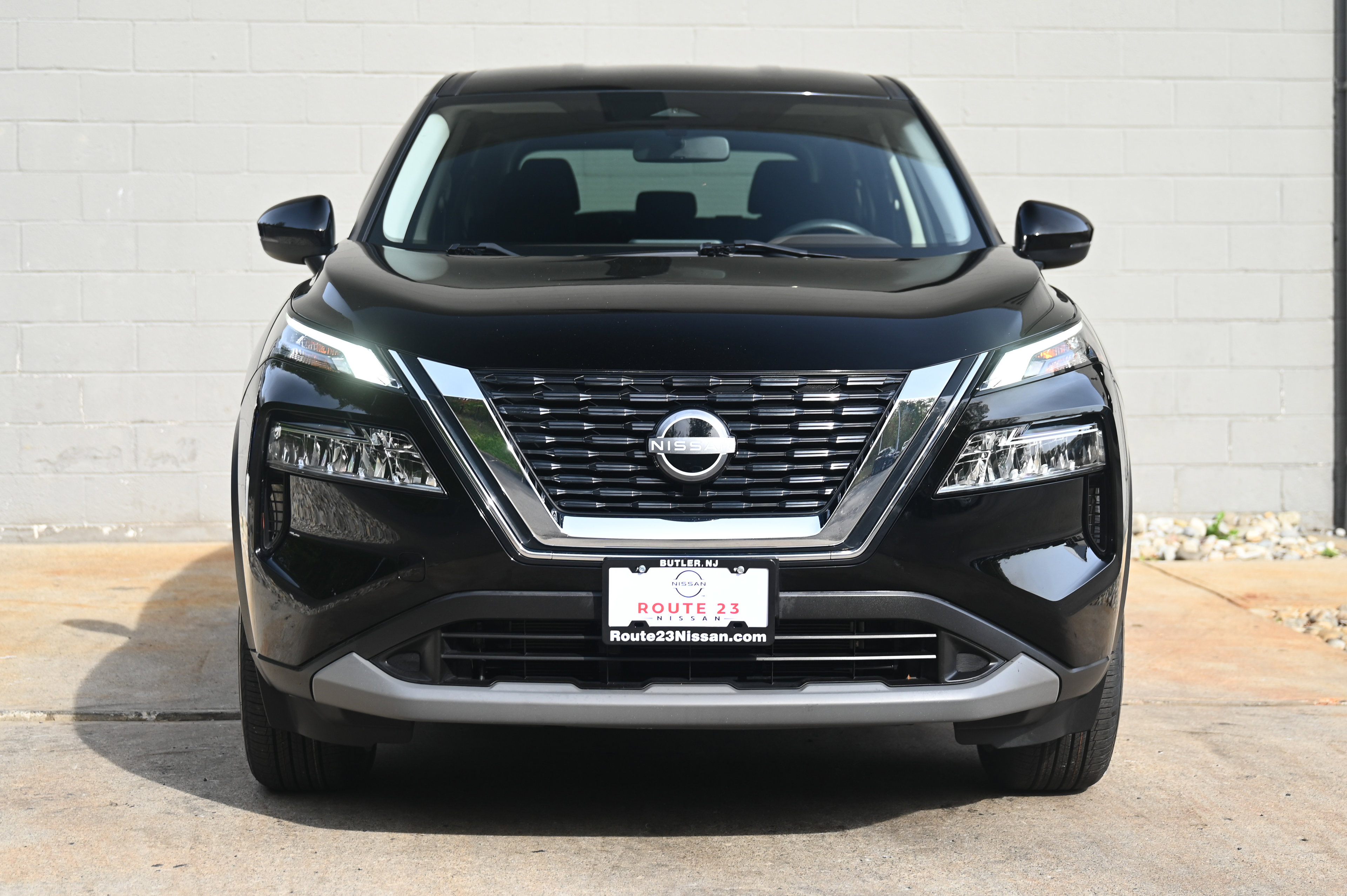 2023 Nissan Rogue SV photo 2