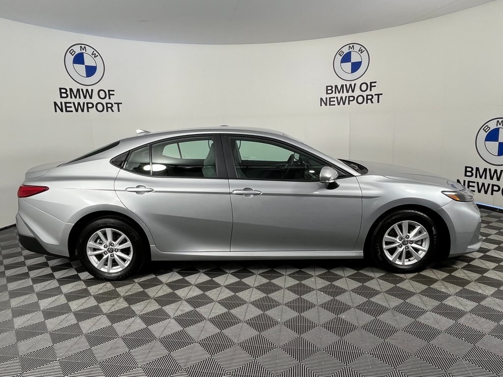 2025 Toyota Camry LE photo 7