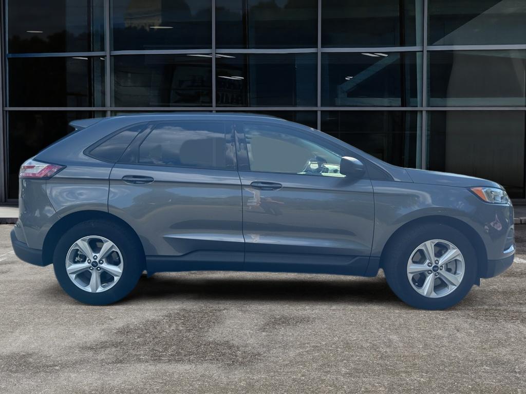 2022 Ford Edge SE photo 4