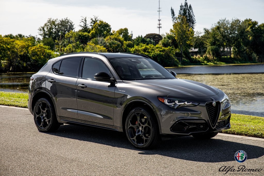 2025 Alfa Romeo Stelvio Base's photo