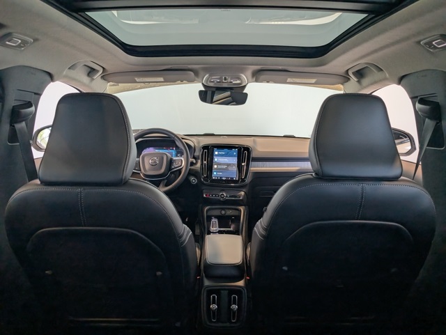 2023 Volvo XC40 Plus photo 32