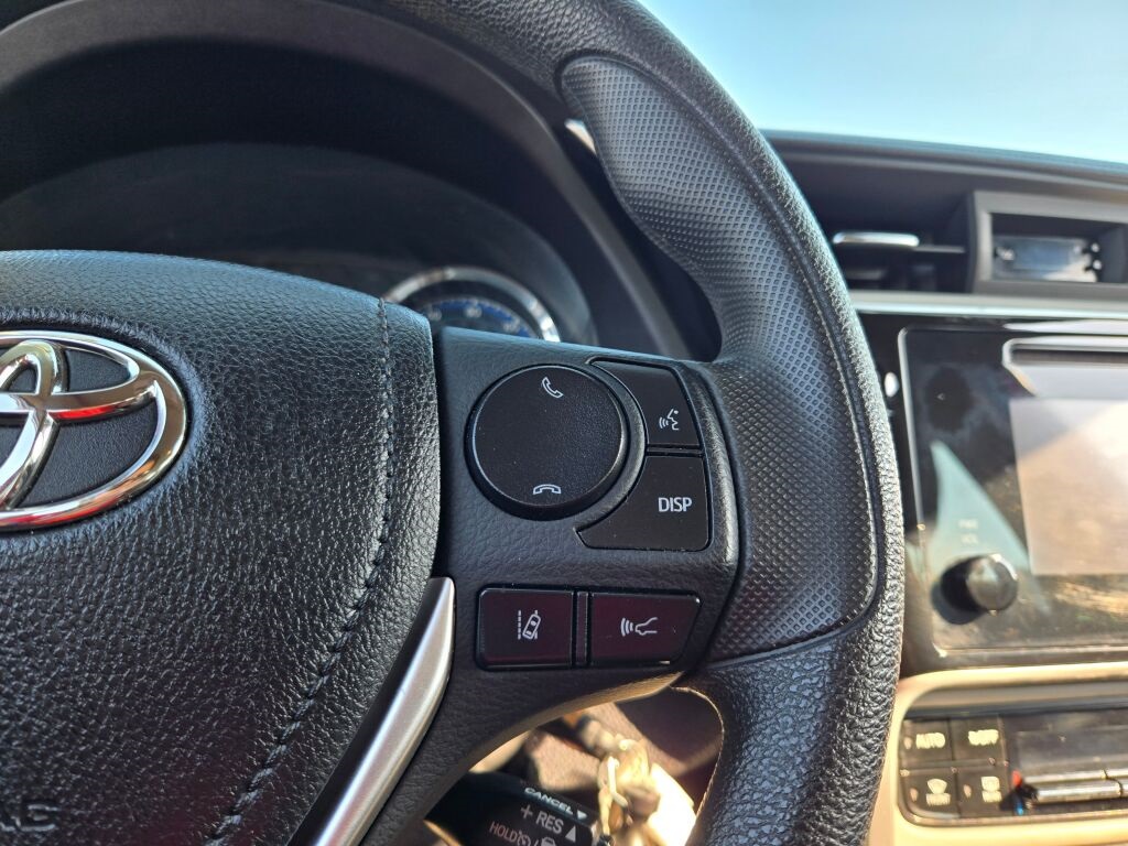 2019 Toyota Corolla LE photo 22