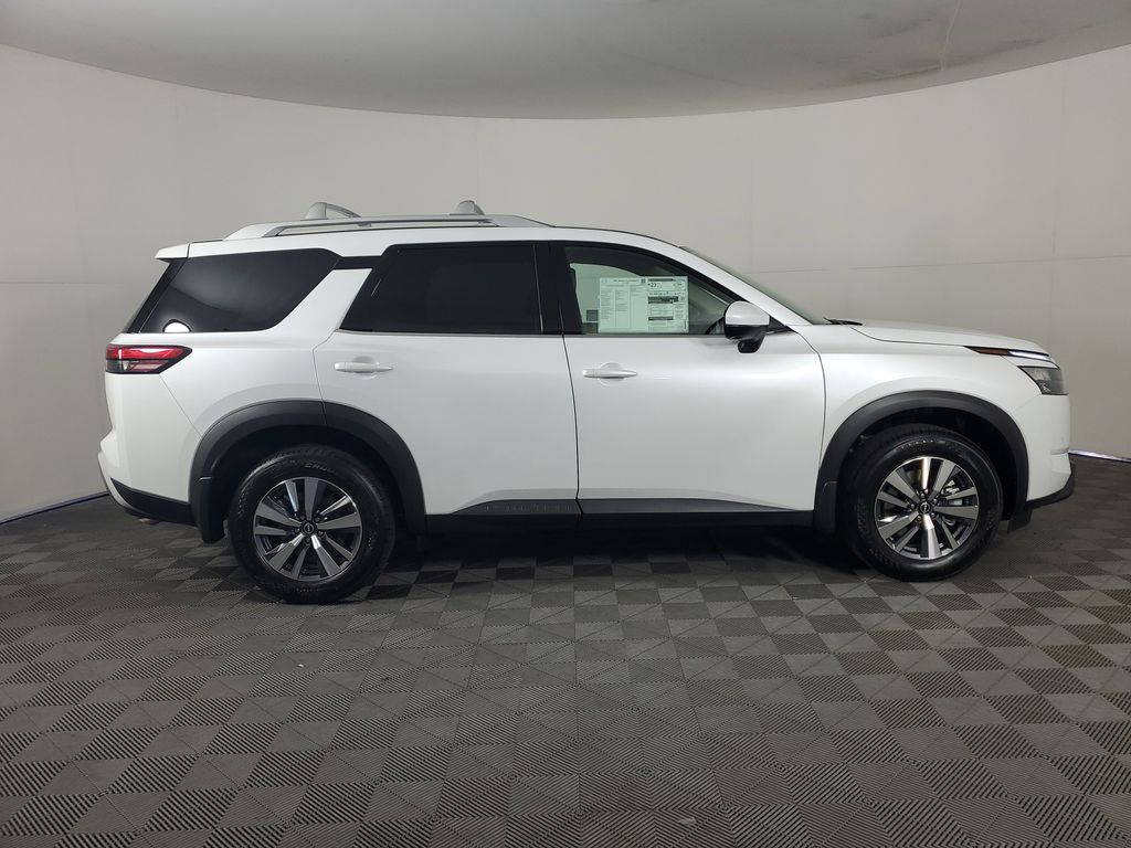 2025 Nissan Pathfinder SL photo 3