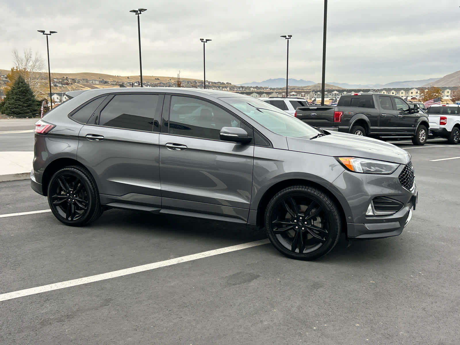2022 Ford Edge ST photo 2