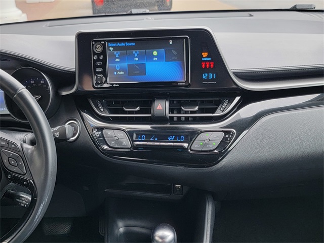 2018 Toyota C-HR XLE photo 16