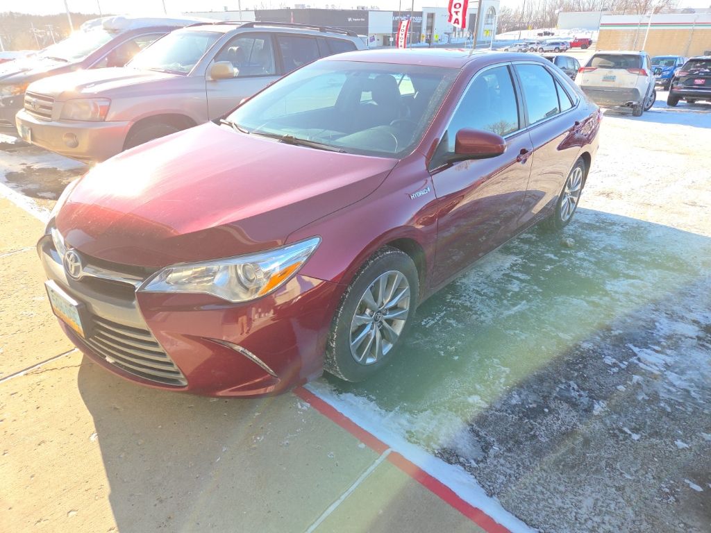 2017 Toyota Camry XLE Hybrid's photo