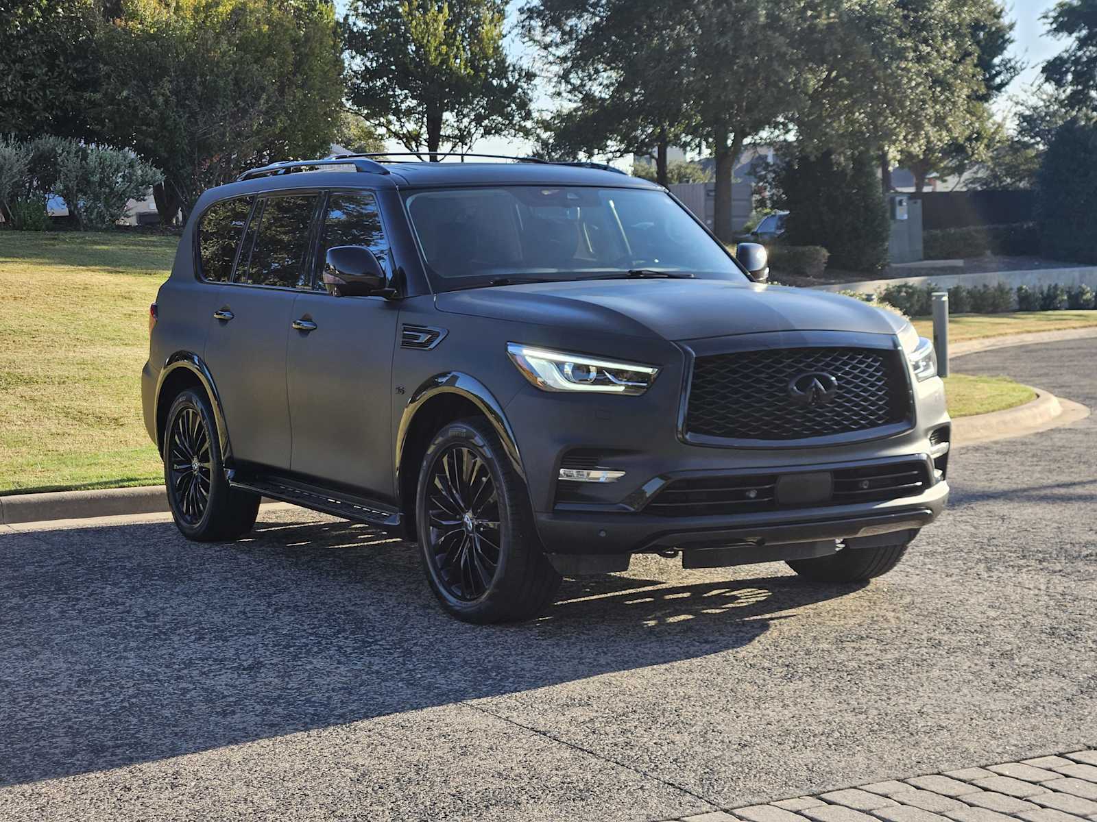2020 Infiniti QX80 Luxe photo 3
