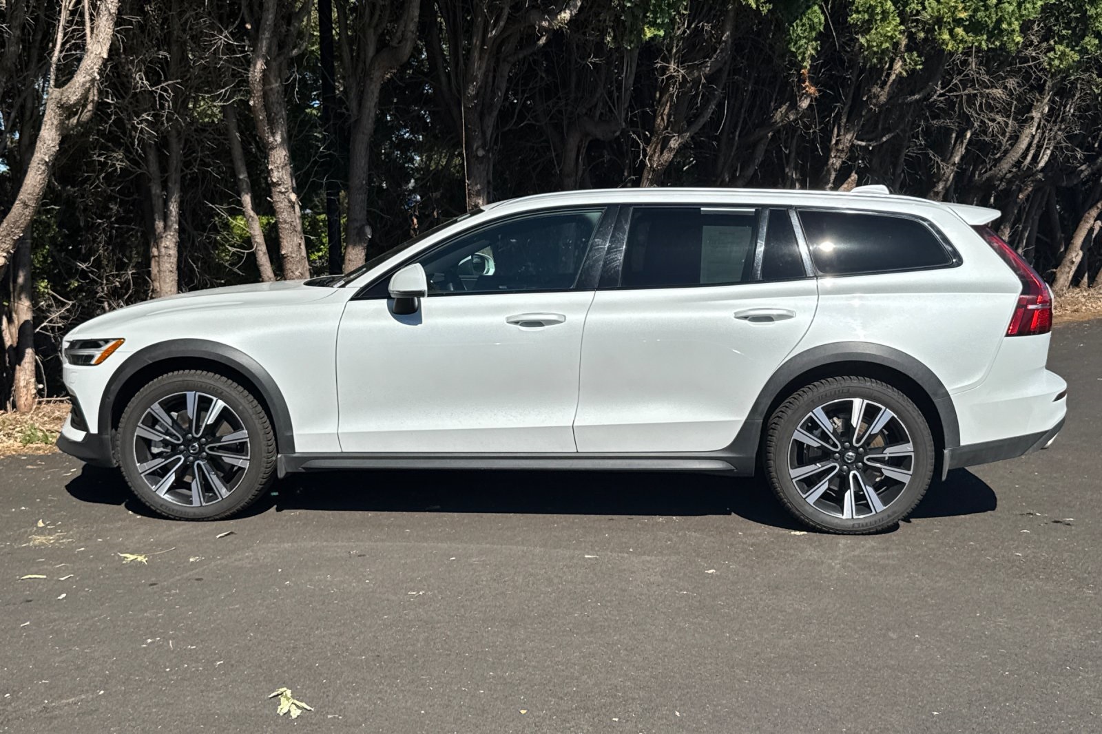 2022 Volvo V60 Cross Country T5 photo 6