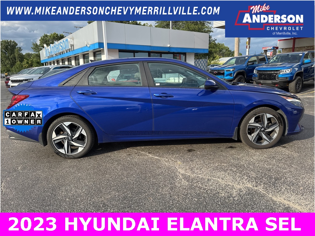 2023 Hyundai Elantra SEL photo 2