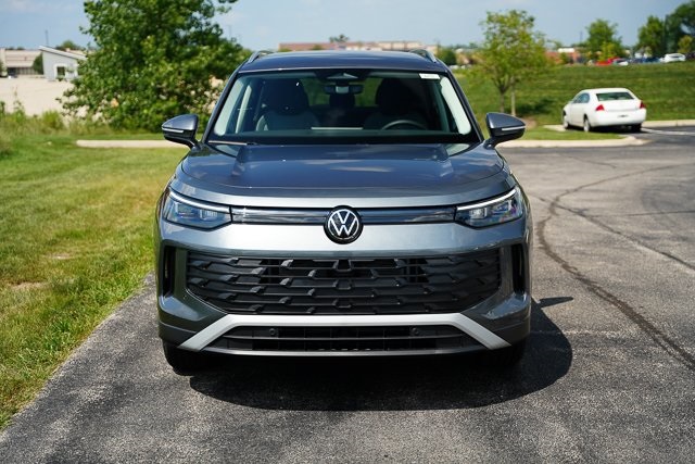 2025 Volkswagen Tiguan S photo 3
