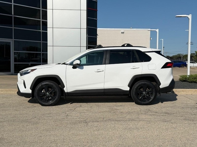 2023 Toyota RAV4 XLE photo 5
