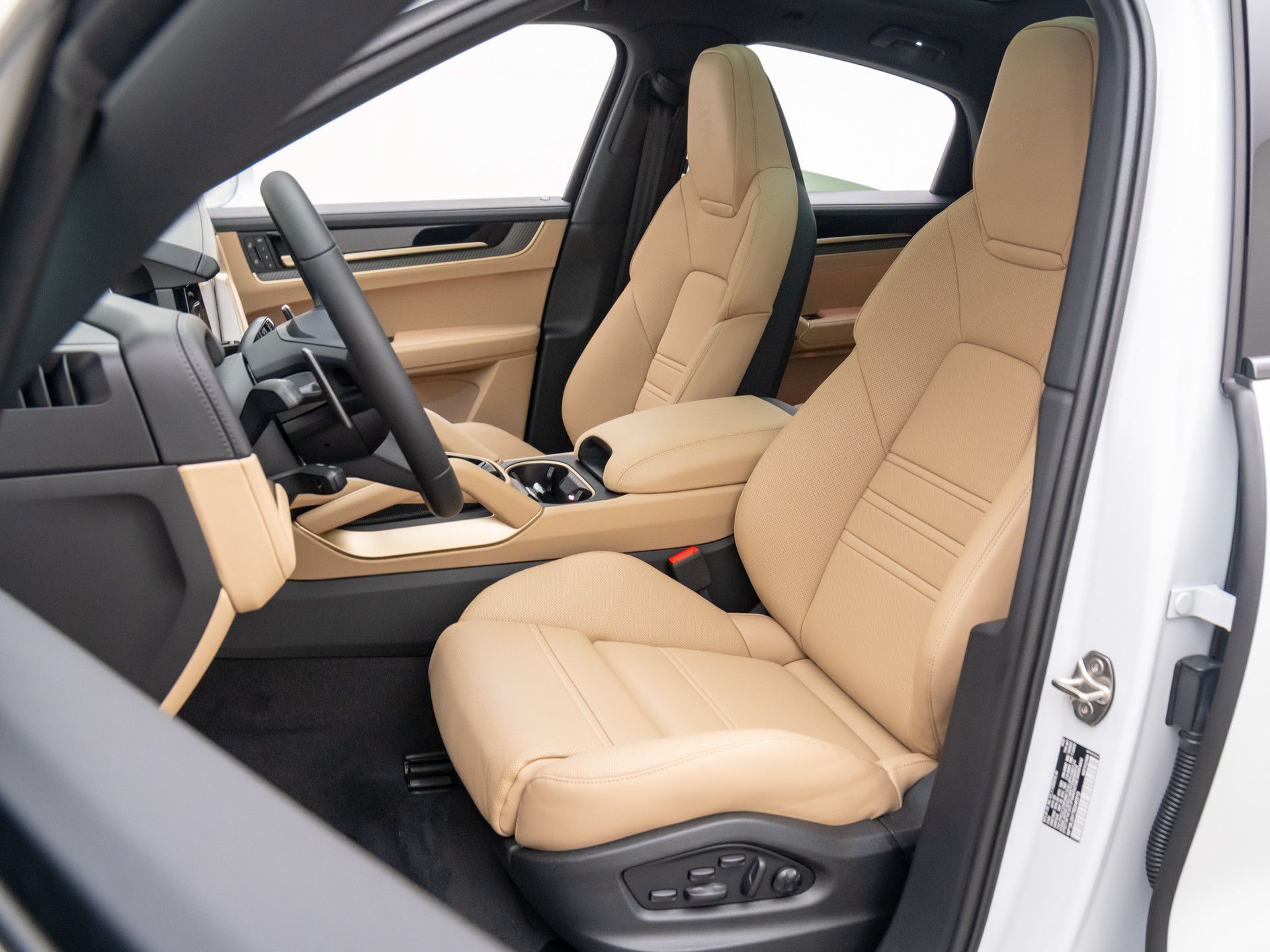 2025 Porsche Cayenne Coupe S photo 3