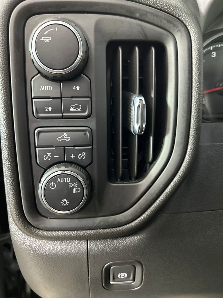 2024 Chevrolet Silverado 1500 Custom photo 17
