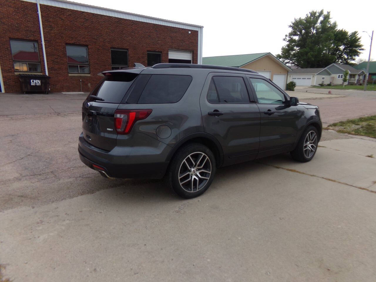 2017 Ford Explorer Sport photo 3