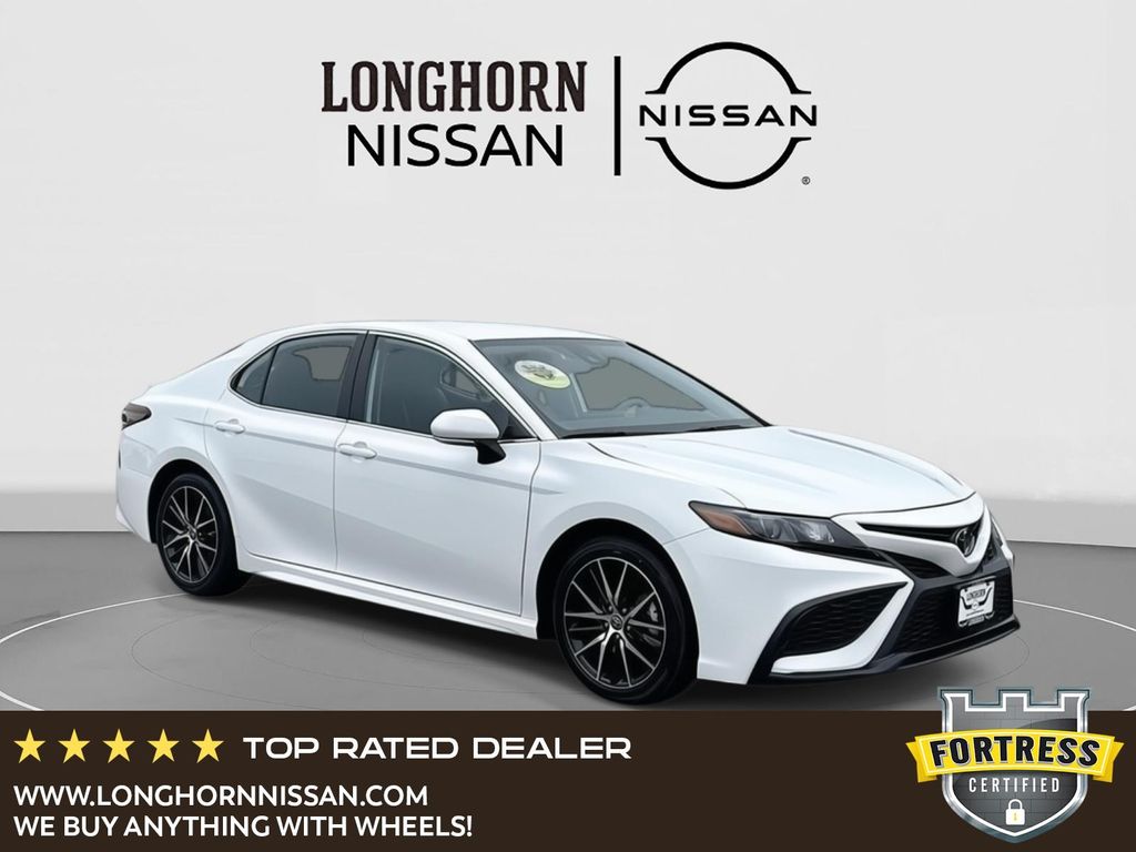 2024 Toyota Camry SE's photo