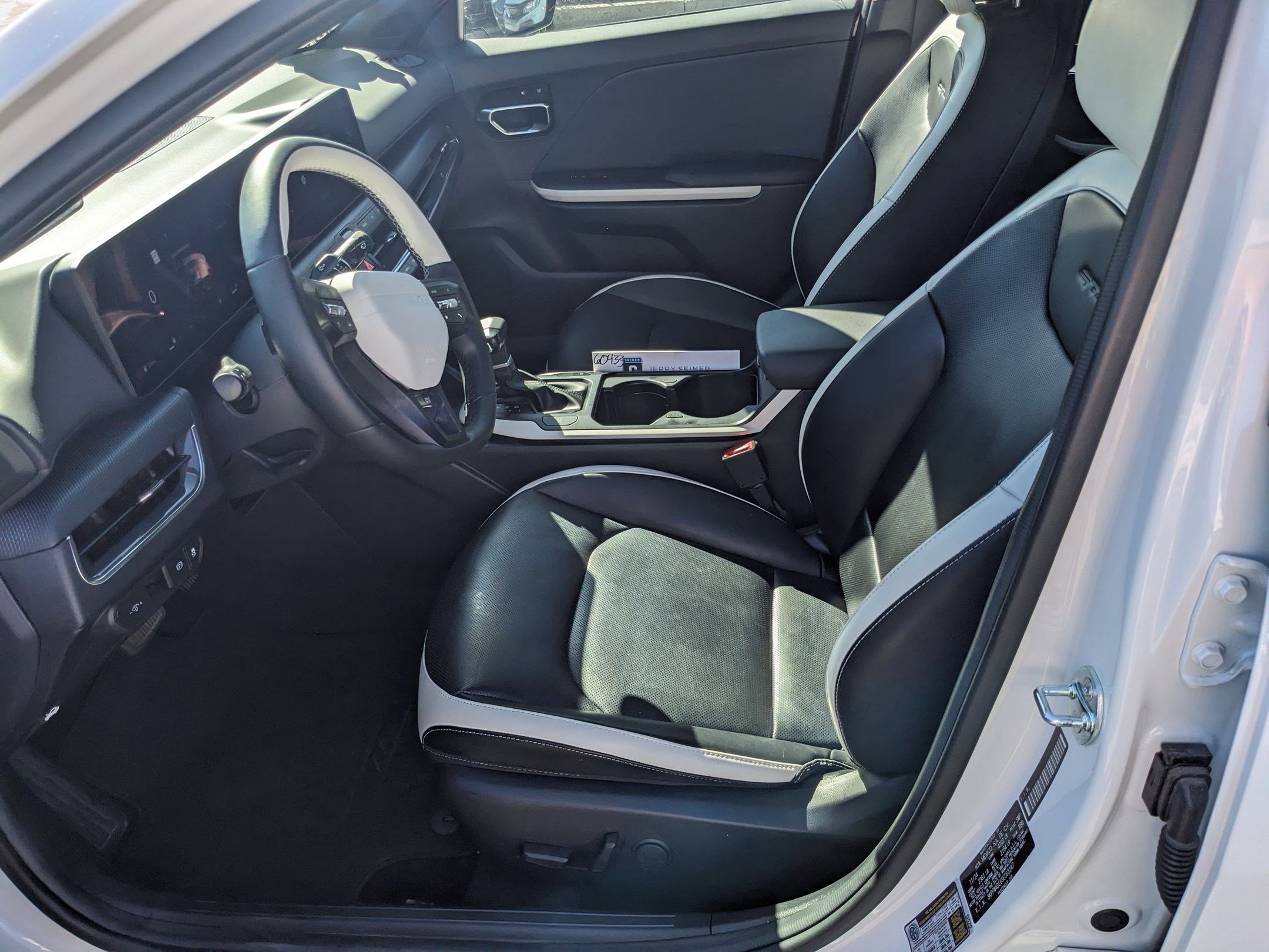 2025 Kia K4 GT-Line photo 11