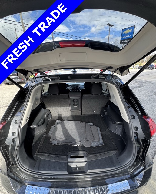 2020 Nissan Rogue SV photo 3