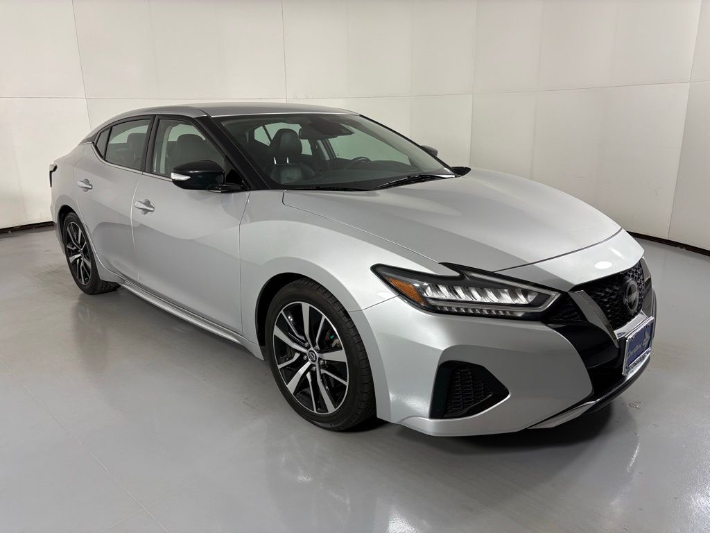 2023 Nissan Maxima SV photo 2