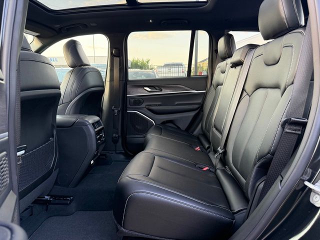 2024 Jeep Cherokee Limited 4xe photo 28