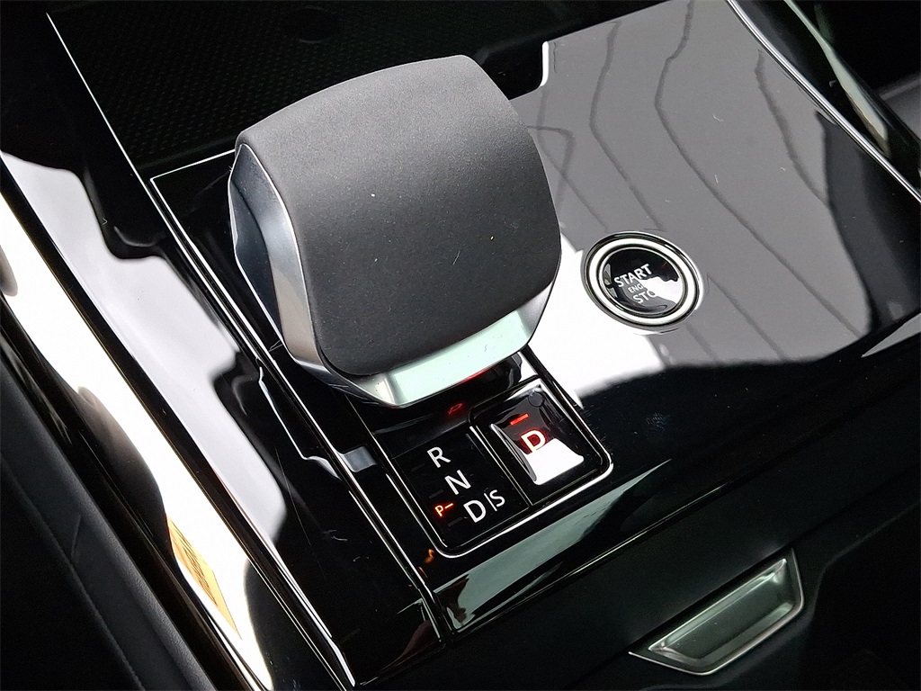 2025 Land Rover Range Rover Sport SE photo 9