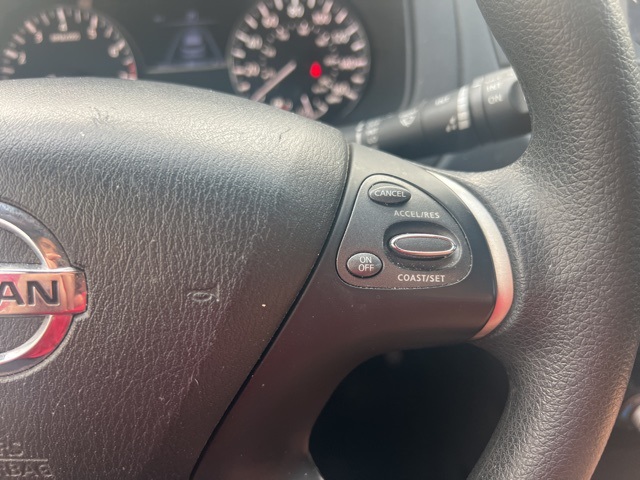 2020 Nissan Pathfinder S photo 9