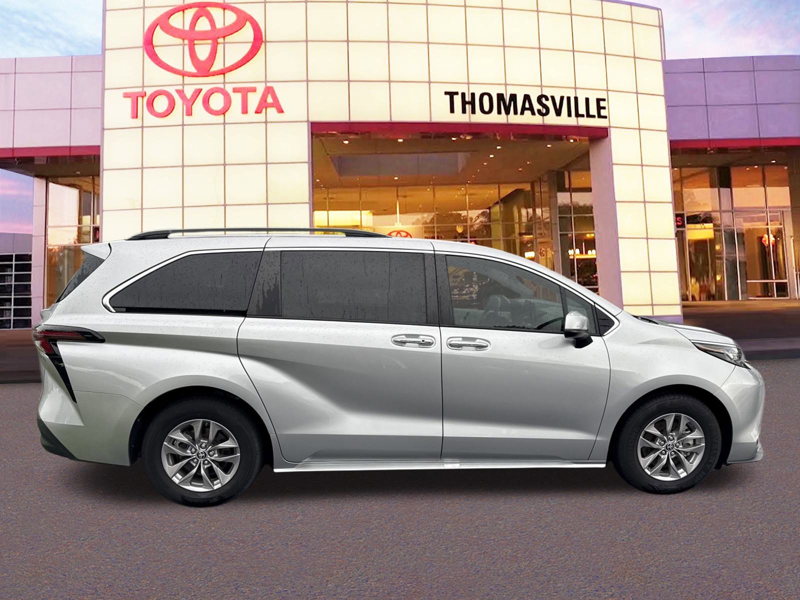 2023 Toyota Sienna XLE photo 4