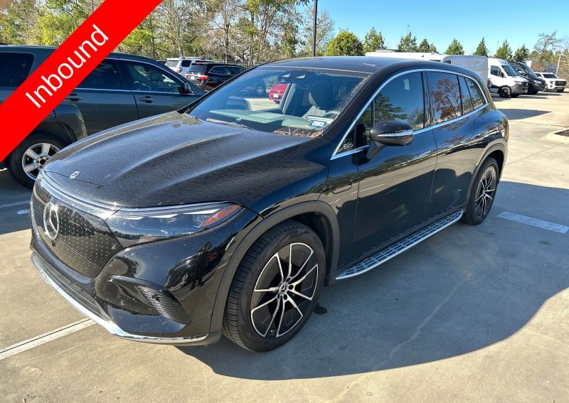 2023 Mercedes-Benz EQS SUV Base's photo