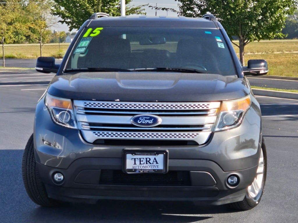 2015 Ford Explorer XLT photo 2