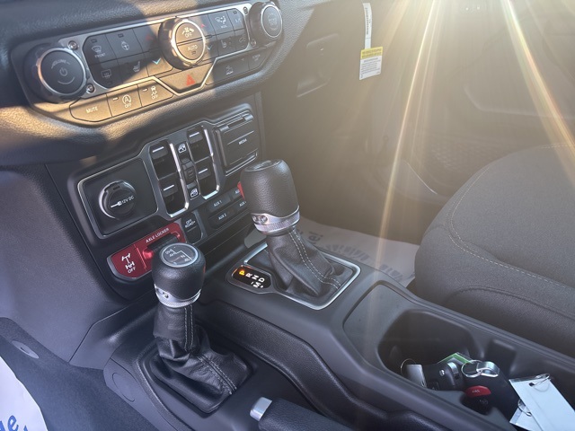 2025 Jeep Wrangler Willys photo 25