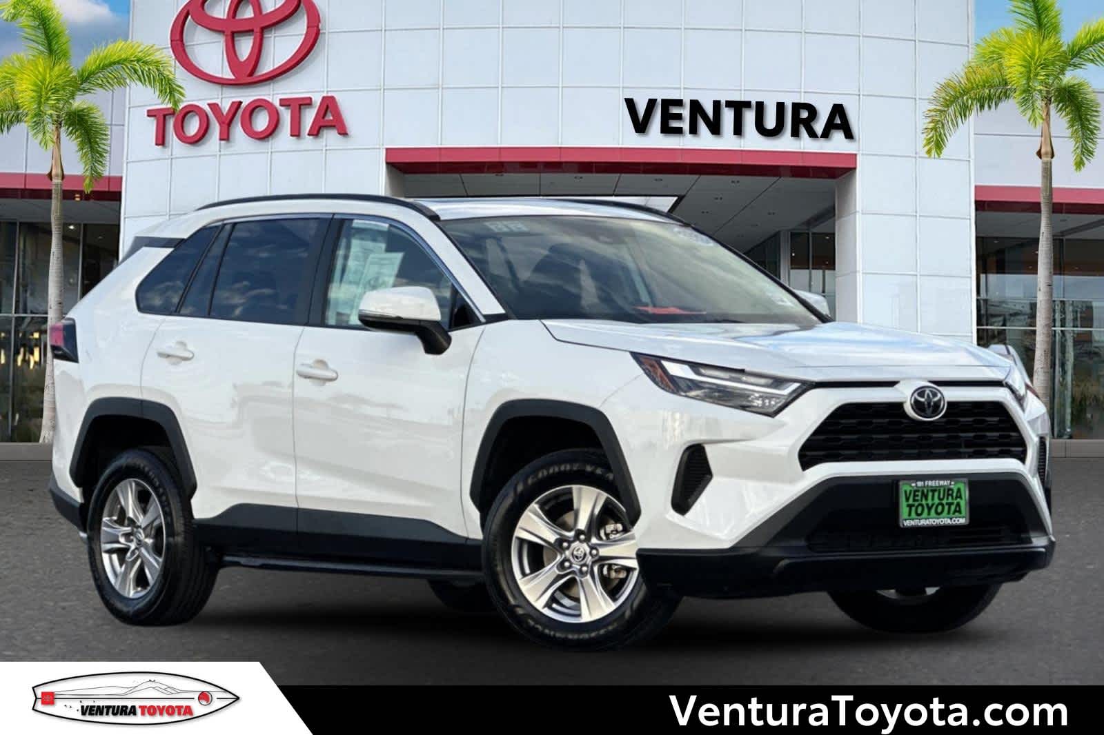 2023 Toyota RAV4 XLE's photo