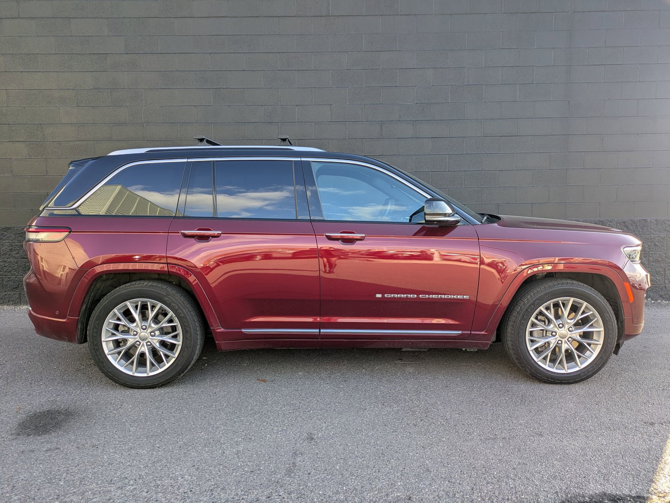 2023 Jeep Cherokee Summit Reserve 4xe photo 4