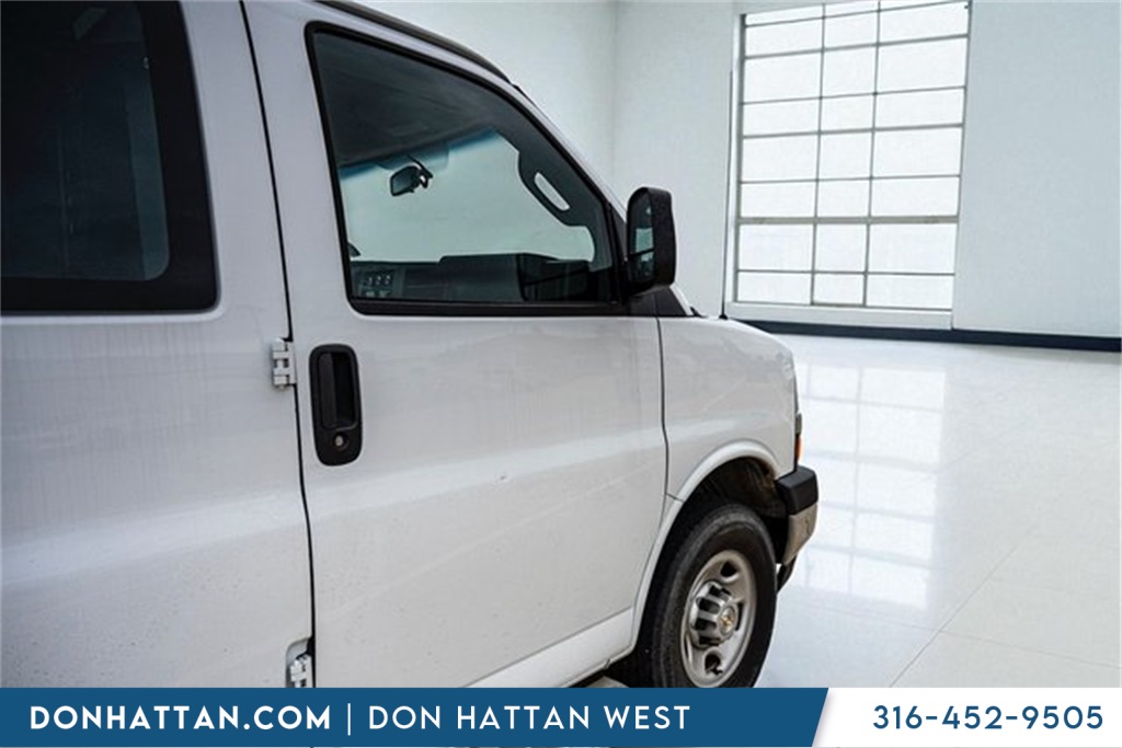 2023 Chevrolet Express 2500 Work Cargo Van photo 31