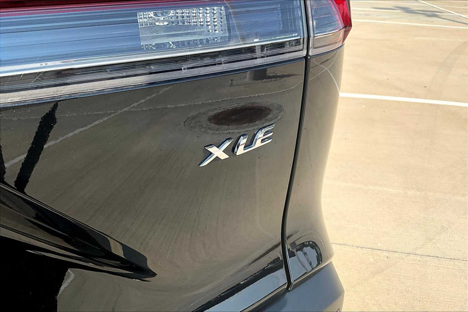2024 Toyota Corolla Cross XLE photo 9