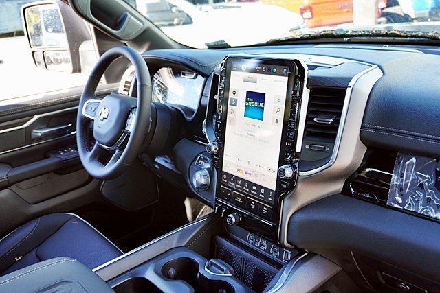 New 2026 Diamond Black Crystal Pearl-Coat Exterior Paint RAM Laramie image 13