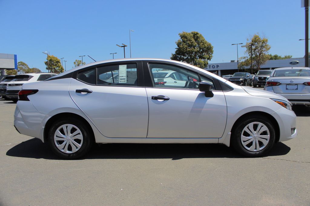 2025 Nissan Versa 1.6 S photo 5
