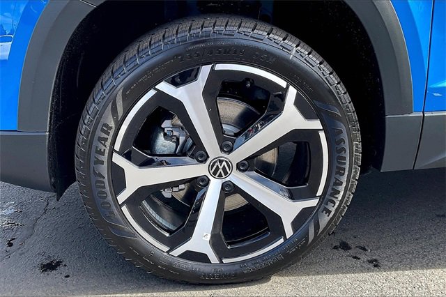 2025 Volkswagen Taos SEL photo 13
