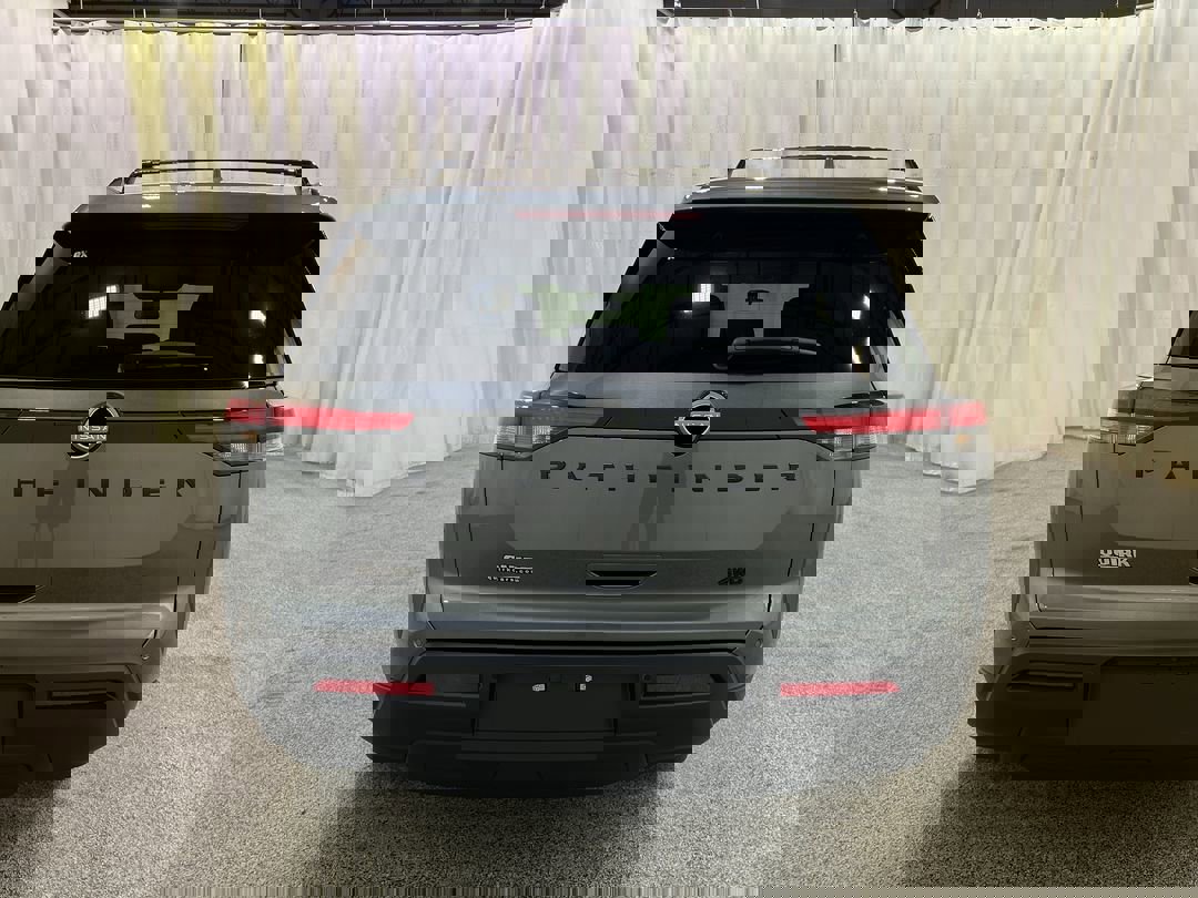 2025 Nissan Pathfinder SV photo 3