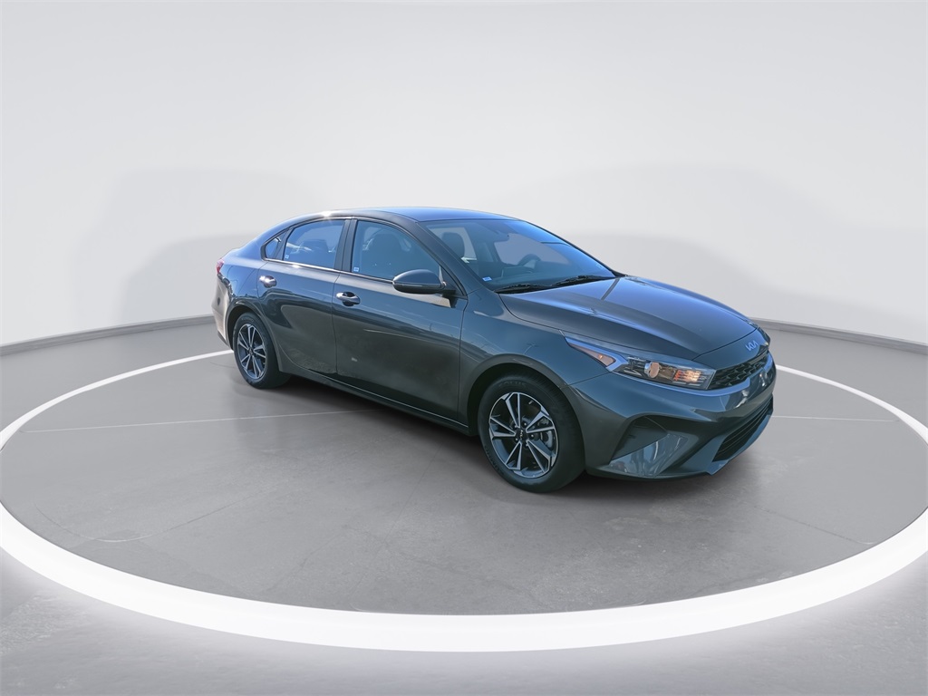 2023 Kia Forte LXS photo 2