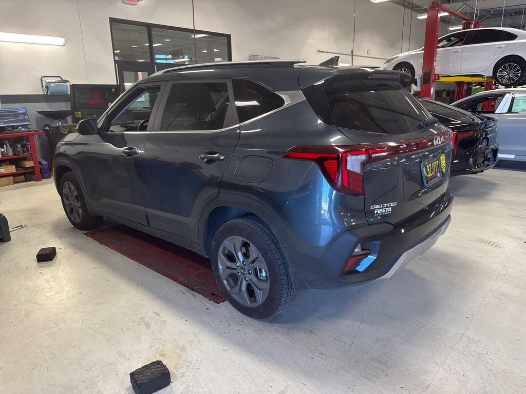 2024 Kia Seltos S photo 3