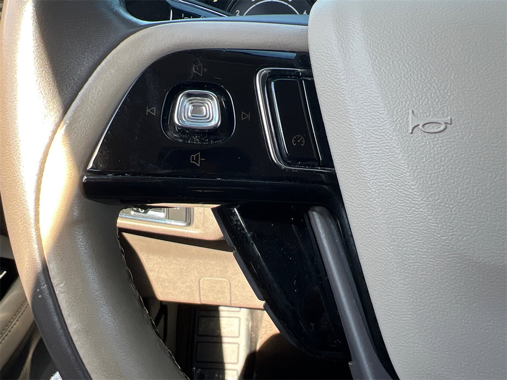 2021 Lincoln Corsair Standard photo 15