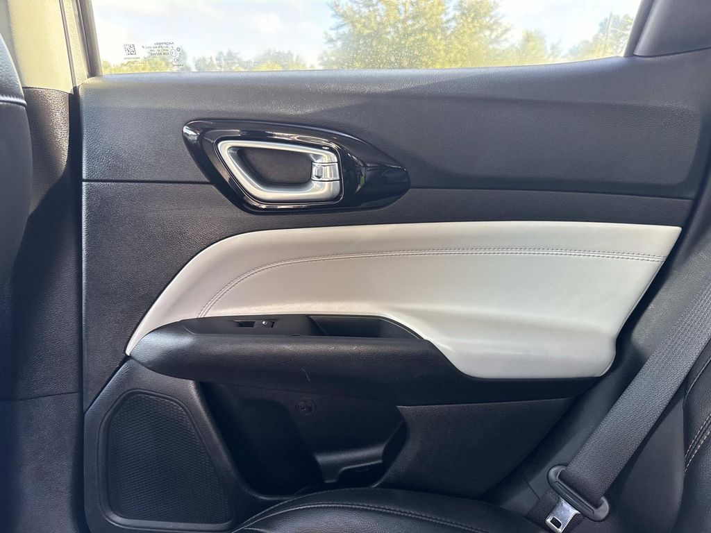 2022 Jeep Compass Limited photo 14