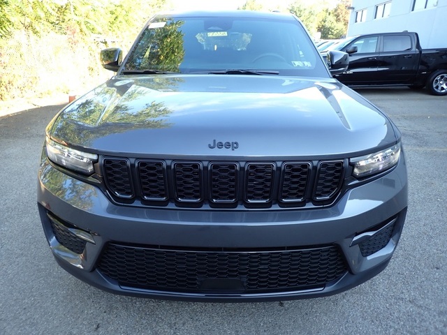 2025 Jeep Grand Cherokee Limited photo 8