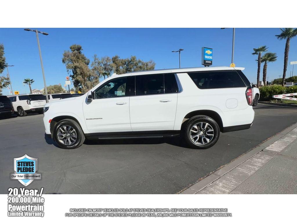 2022 Chevrolet Suburban LT photo 7