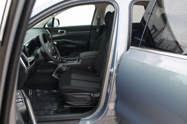 2025 Kia Sorento LX photo 2