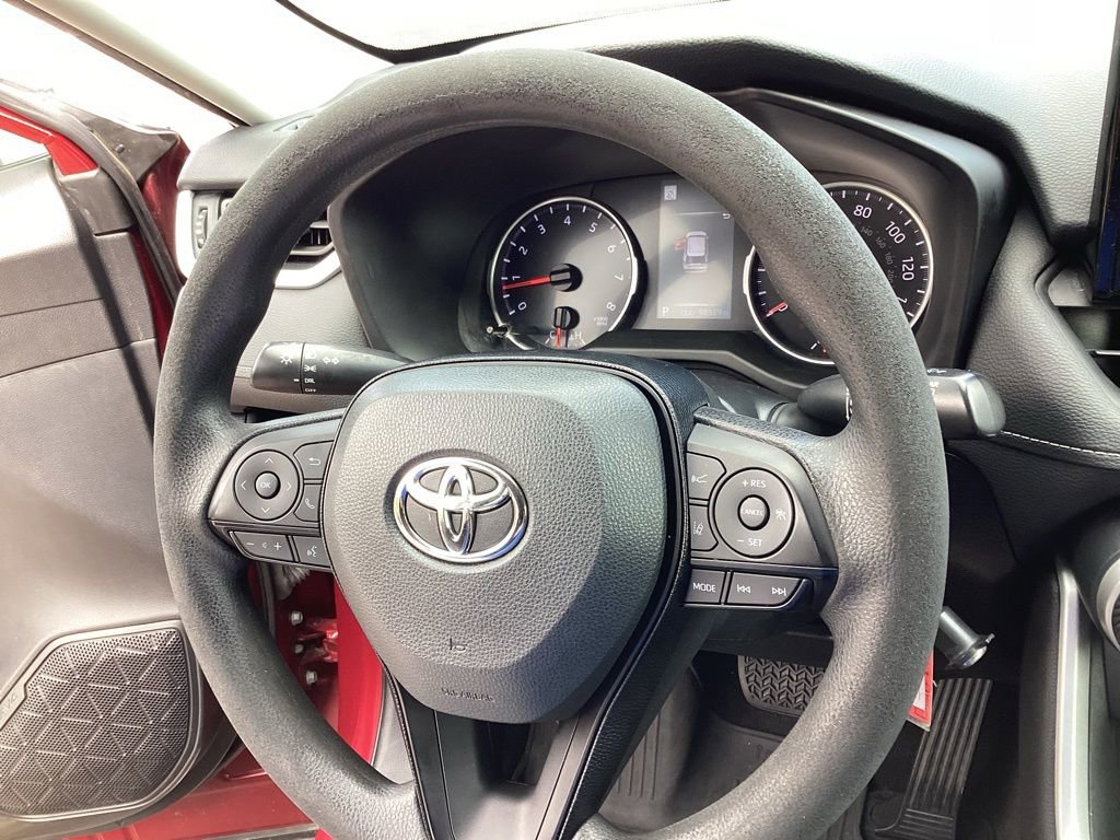 2020 Toyota RAV4 LE photo 19