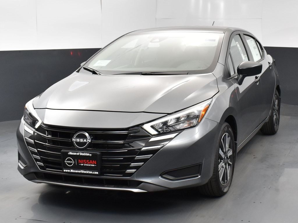 2025 Nissan Versa 1.6 S photo 3