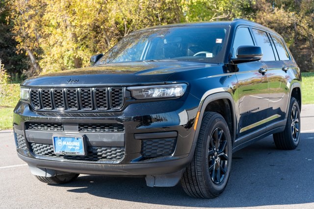 2024 Jeep Grand Cherokee Altitude photo 2