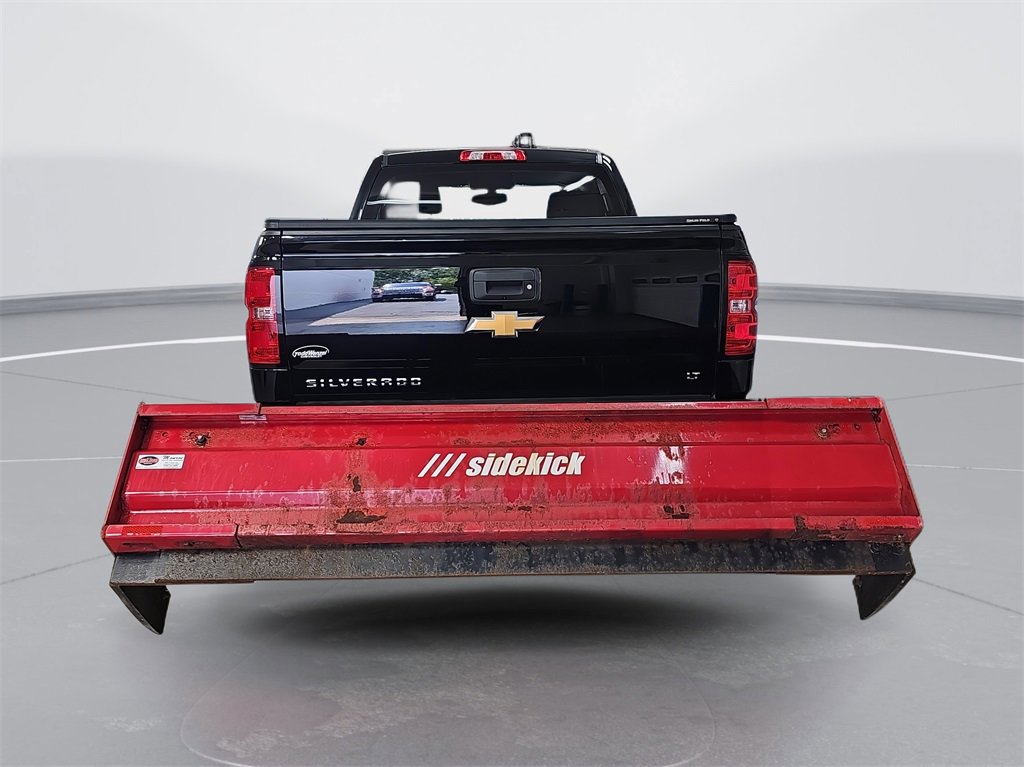 2018 Chevrolet Silverado 1500 LT photo 2